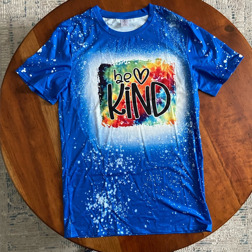 4/$15 ❤️ NEW! Women’s Be Kind Faux Blue Bleached T-shirt Size M